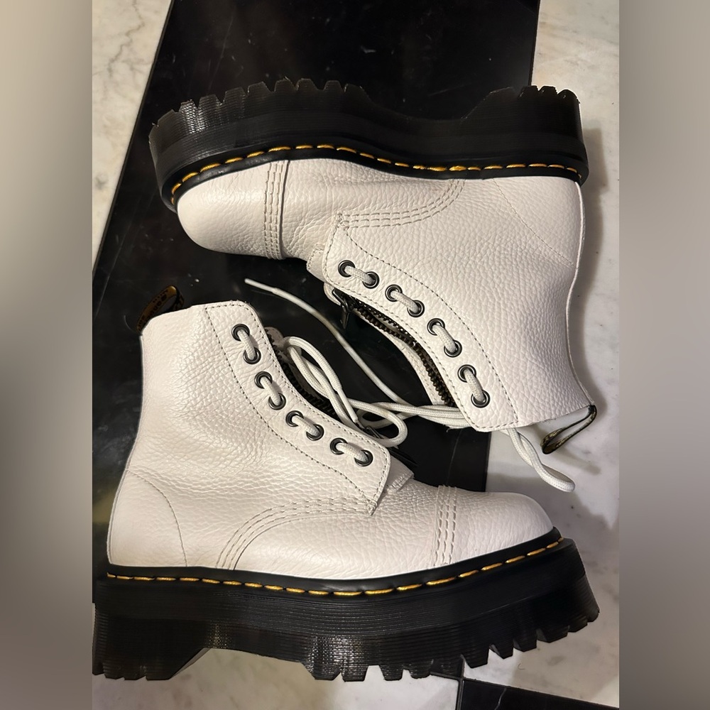 Dr. Martens Sinclair boots white size 7
